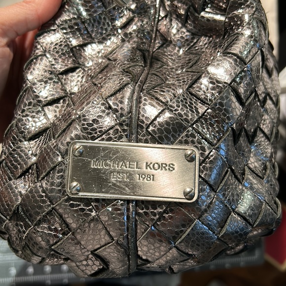 *FLASH SALE* MICHAEL Michael Kors • Limited Edition Silver/Gunmetal Woven Bag - Picture 3 of 9